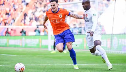 新葡京集团-泰山队捡到宝，阿尔瓦罗连场惊艳发挥，成后防定海神针，堪称中超顶级|新赛季|京鲁大战|佩德罗-阿尔瓦罗|山东泰山|中超联赛_新浪体育_新浪新闻