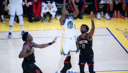 澳门新葡京娱乐场-库里：你能看出贝西的比赛感觉很好&amp;他充满侵略性 14分12板很关键